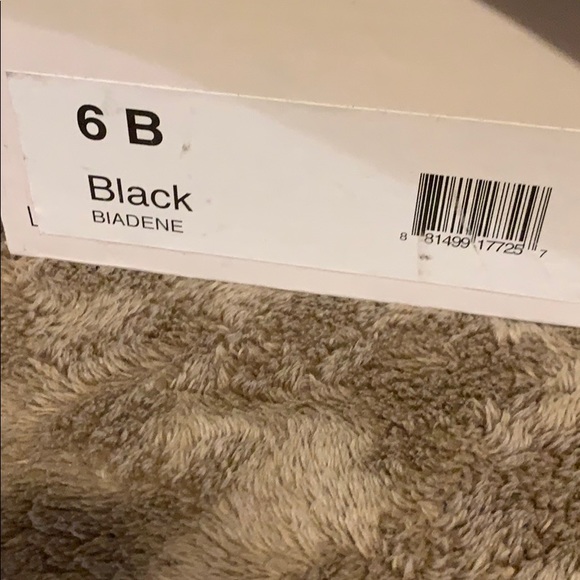 Women Heels - Picture 3 of 4